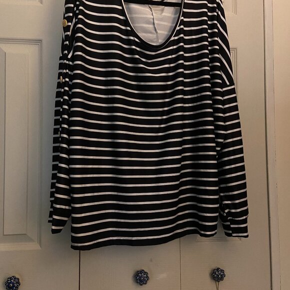 2x striped top - Picture 1 of 4